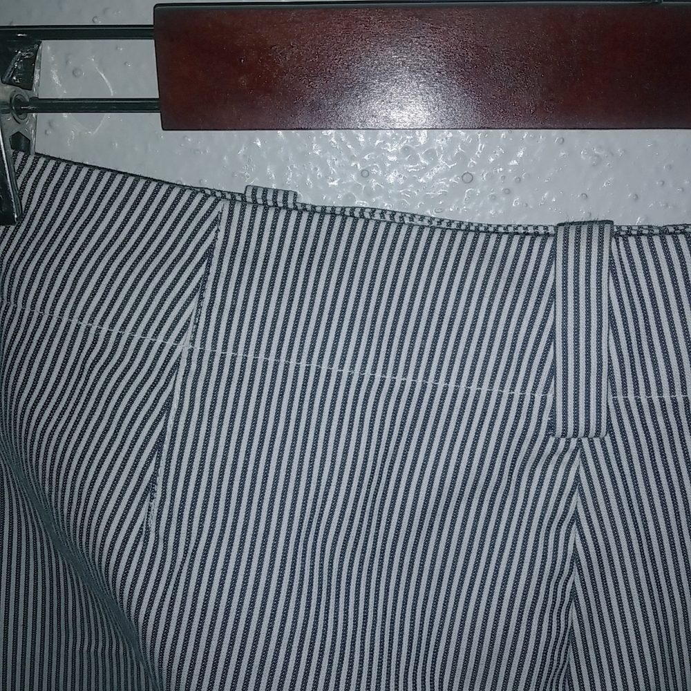 L-RL Lauren Ralph Lauren Active 6 Preppy Pinstriped Stretch Shorts - Picture 3 of 7